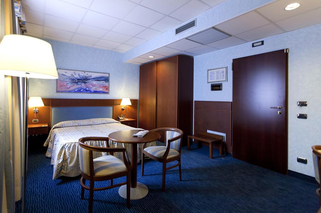 Palace Hotel Moderno Pordenone Δωμάτιο φωτογραφία