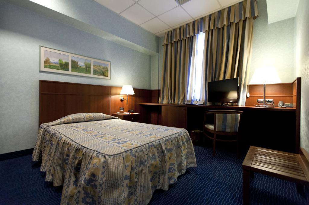 Palace Hotel Moderno Pordenone Δωμάτιο φωτογραφία